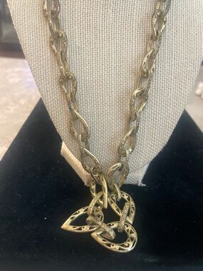 28” Long Gold-Tone Pendant Necklace -Jewelry! Beautiful design!